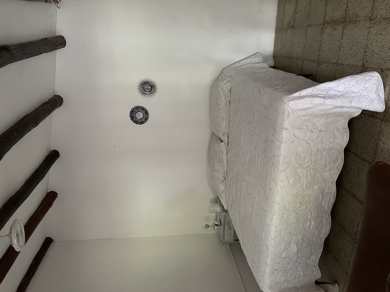 Vista de la cama doble de la habitación